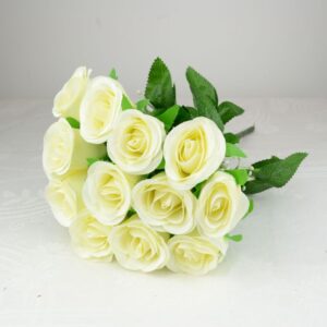 Bimbós rózsa csokor krém színű